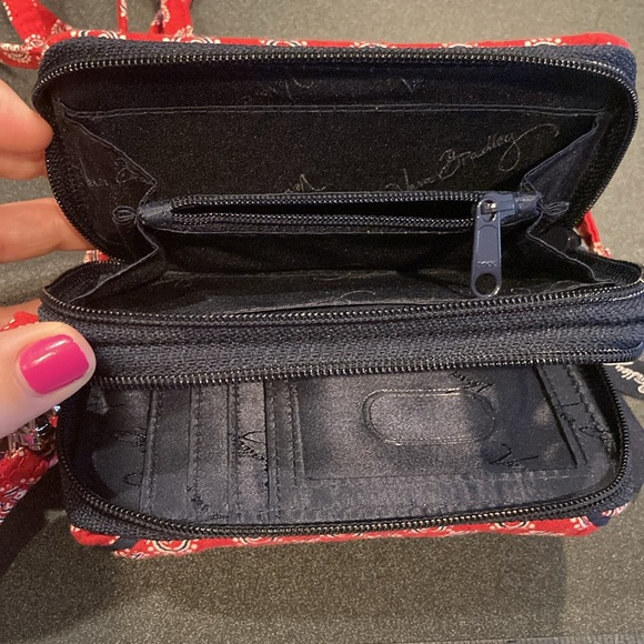 Vera Bradley mini crossbody in good condition. - Picture 4 of 6